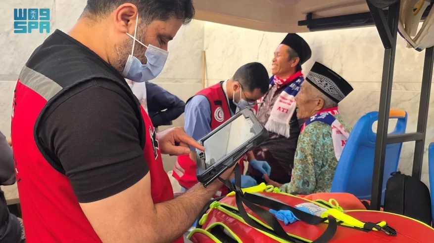 الهلال الأحمر تُعيد النبض لمريض يُعاني من توقف القلب في ساحات المسجد النبوي