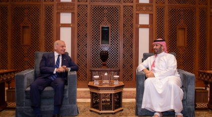 ولي العهد يلتقي رئيس الوزراء الباكستاني