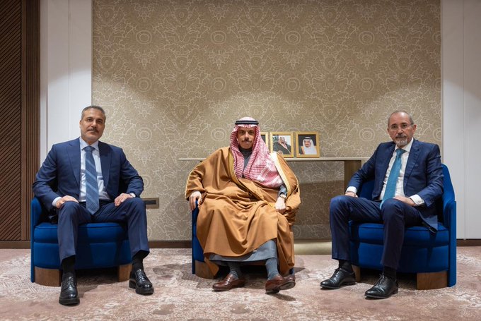 فيصل بن فرحان يبحث مع وزيري خارجية الأردن وتركيا مستجدات الأوضاع بالمنطقة