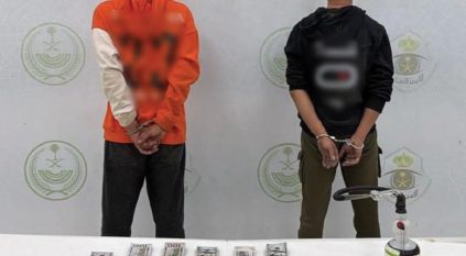 القبض على مقيمين أساءا لطفل وروّجا المواد المخدرة بالرياض