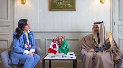 فيصل بن فرحان يبحث مستجدات الأحداث بالمنطقة مع وزيرة خارجية كندا