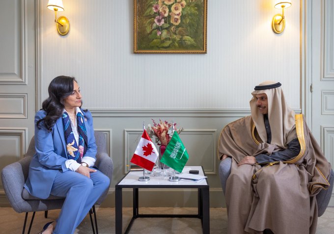 فيصل بن فرحان يبحث مستجدات الأحداث بالمنطقة مع وزيرة خارجية كندا