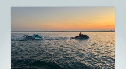 حرس الحدود ينقذ مواطنين تعطلت واسطتهما البحرية في عرض البحر بالشرقية