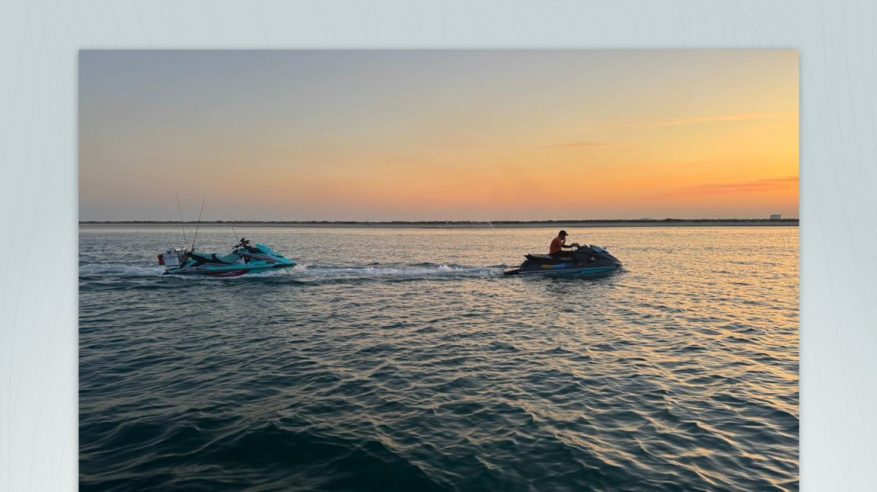 حرس الحدود ينقذ مواطنين تعطلت واسطتهما البحرية في عرض البحر بالشرقية