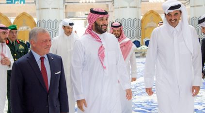 لقاء ثلاثي بين ولي العهد وملك الأردن وأمير قطر لبحث مستجدات الأوضاع وتداعيات التصعيد العسكري