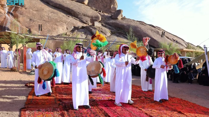 العرضة السعودية في حائل بمناسبة عيد الفطر تثري تجربة الزوار