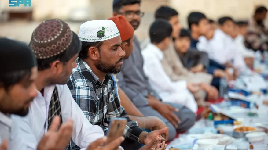 “موائد الإفطار الجماعي” في المدينة المنورة تجسّد قيم التآخي والتكاتف المجتمعي