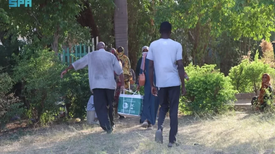 سلمان للإغاثة يوزّع 700 سلة غذائية في النيل الأبيض بالسودان