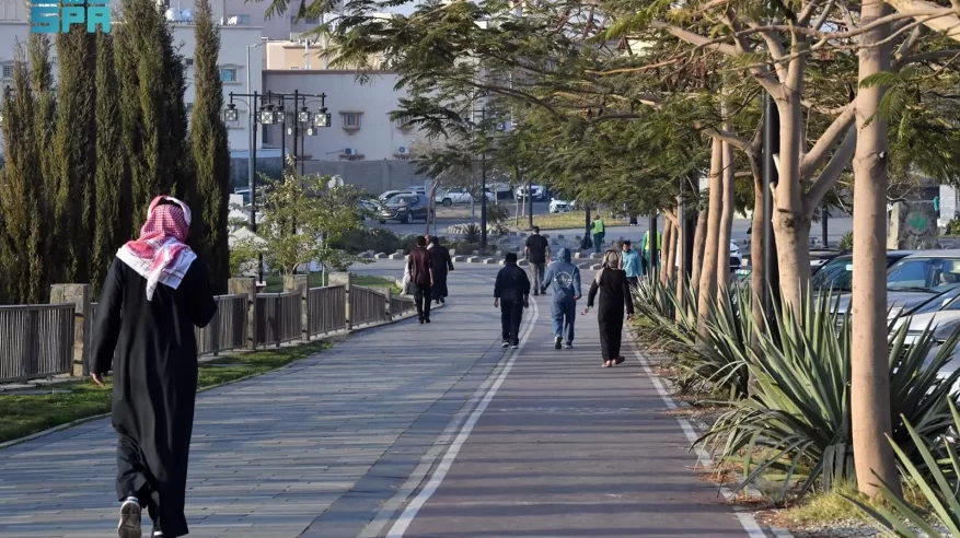 المشي في رمضان.. وعي صحي متنامٍ يجمع الأسر في عسير