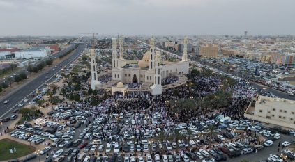لقطات جوية لجامع الوالدين في تبوك خلال تأدية صلاة عيد الفطر