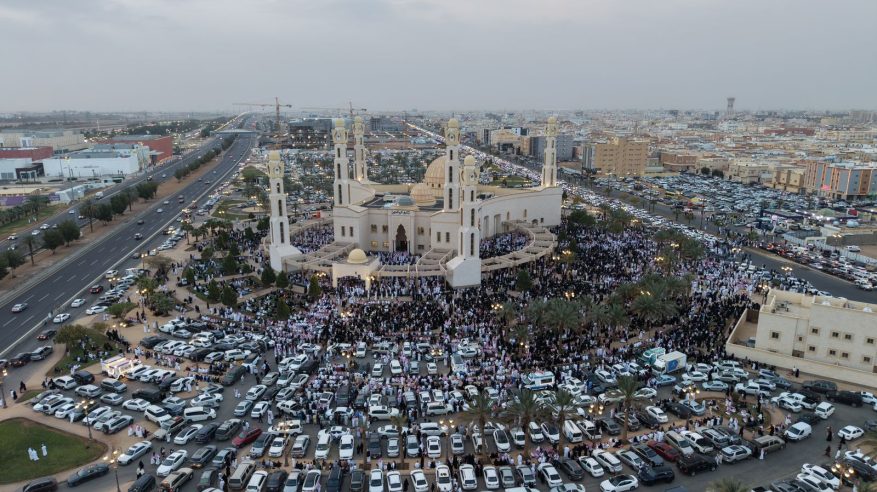لقطات جوية لجامع الوالدين في تبوك خلال تأدية صلاة عيد الفطر