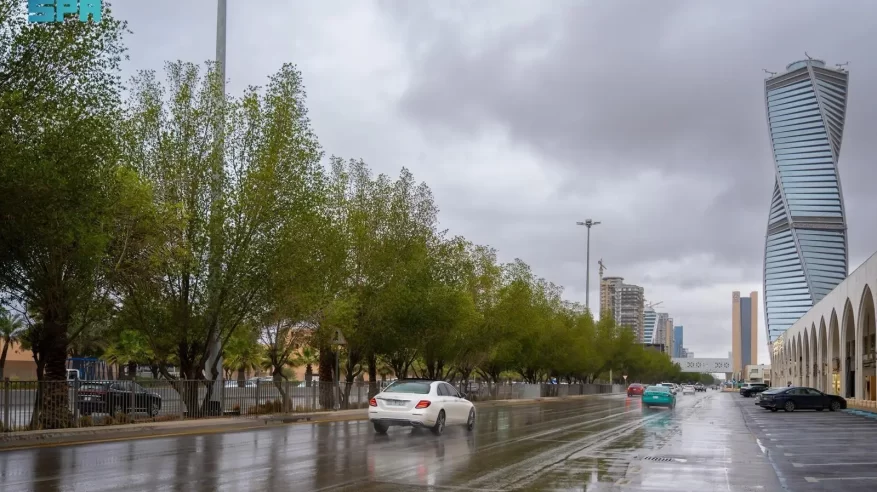 لقطات لهطول أمطار غزيرة على الرياض
