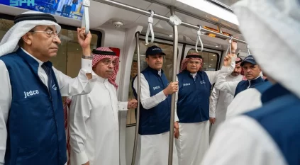 الجاسر يتفقد حركة السفر والخطط التشغيلية في مطار الملك عبدالعزيز بجدة