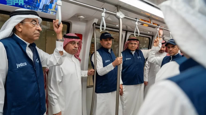 الجاسر يتفقد حركة السفر والخطط التشغيلية في مطار الملك عبدالعزيز بجدة