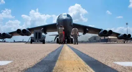 واشنطن تعزز حشدها في قاعدة فيرفورد البريطانية بقاذفتي B-52