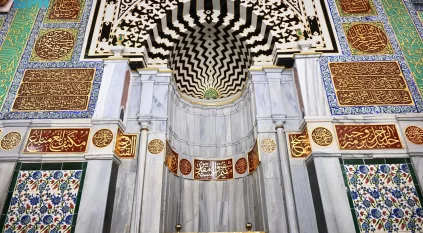 الخطوط والنقوش في المسجد النبوي.. جماليات الحضارة الإسلامية في رحاب دار الهجرة