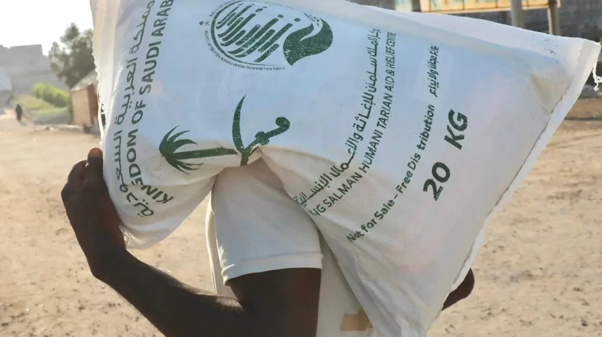 سلمان للإغاثة يدشّن مشروع توزيع زكاة الفطر في مأرب