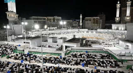 قاصدو المسجد الحرام يشهدون ختم القرآن الكريم ليلة 29 من شهر رمضان
