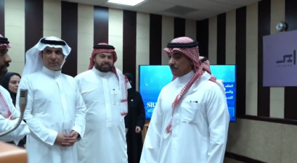 سلمان الدوسري يتفقد الأعمال في قناة الإخبارية وإذاعة خزامى