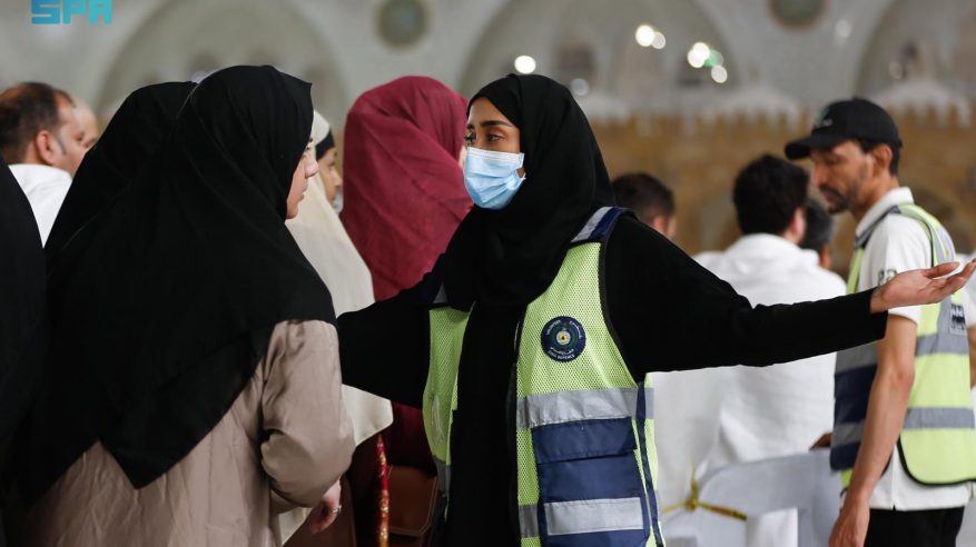 متطوعو الدفاع المدني يشاركون في خدمة ضيوف الرحمن