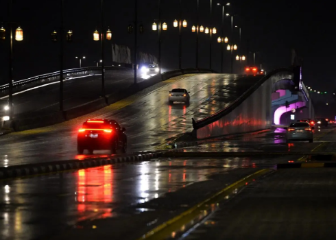 هطول أمطار الخير على المنطقة الشرقية