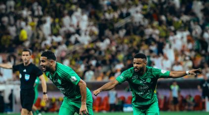 الأهلي يكسب قمة الجولة الـ 25 أمام الاتحاد في دوري روشن