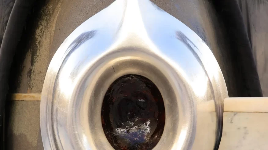 الحجر الأسود والركن اليماني.. شاهدان على قداسة البيت العتيق وعنوان العناية بالحرم الشريف