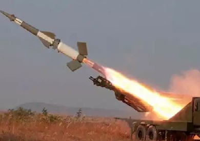 الدفاعات الجوية الإماراتية تعترض 3 صواريخ باليستية و121 طائرة مسيرة