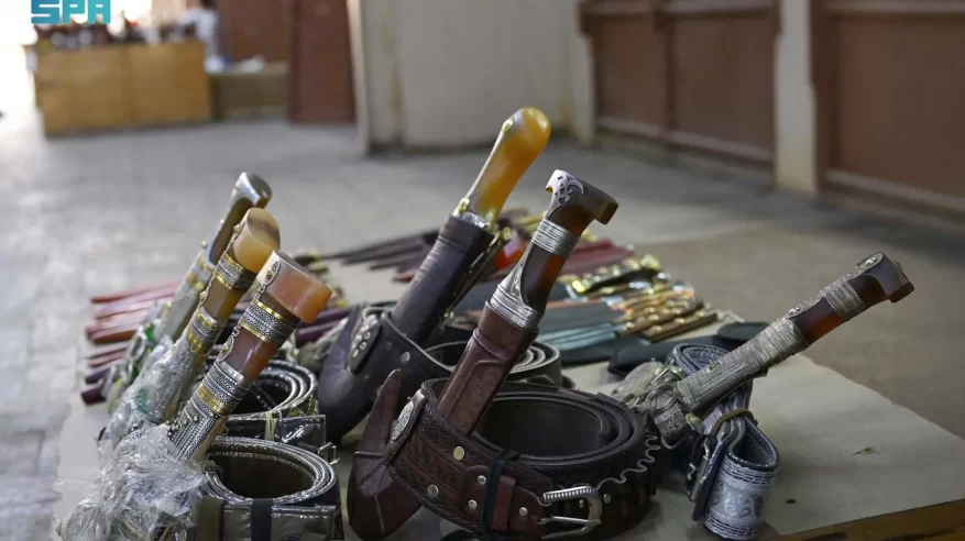 تقاليد ارتداء الجنبية بنجران إرث ثقافي غني يتجدَّد في الأعياد والمناسبات