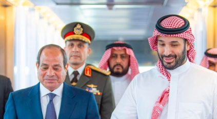 الرئيس المصري يصل جدة وولي العهد في مقدمة مستقبليه