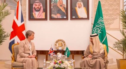 فيصل بن فرحان ووزيرة خارجية بريطانيا يبحثان الاعتداءات الإيرانية الغاشمة 
