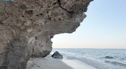 شاطئ الشعيبة.. وجهة سياحية واعدة تعزّز مسارات السياحة الاستكشافية والتاريخية