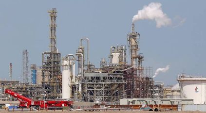البترول الكويتية تعلق عملياتها في مصفاتي ميناء عبد الله وميناء الأحمدي بعد هجمات