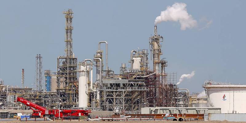 البترول الكويتية تعلق عملياتها في مصفاتي ميناء عبد الله وميناء الأحمدي بعد هجمات