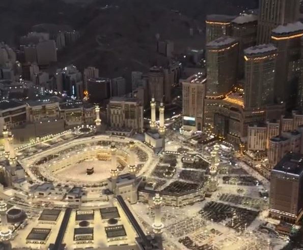 جولة جوية لطيران الأمن في سماء المسجد الحرام