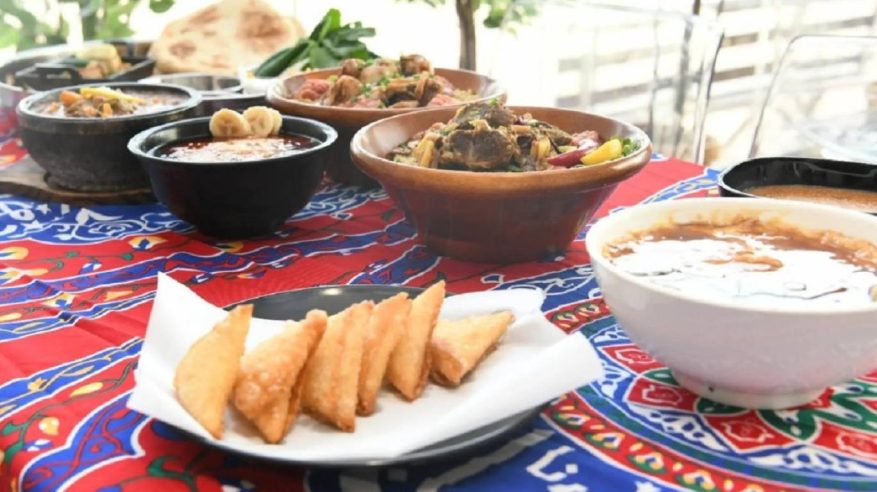 فطرة العيد.. موائد تجمع العائلات وتبهج الأطفال في صباح العيد