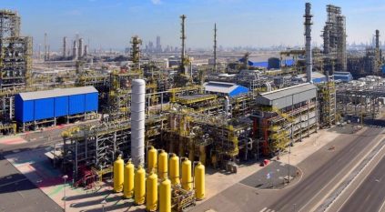 إصابة عاملين إثر سقوط شظايا في مصفاة ميناء الأحمدي بالكويت