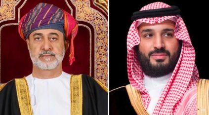 ولي العهد وسلطان عُمان يبحثان تطورات التصعيد العسكري بالمنطقة