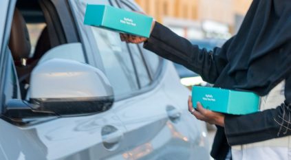 موظفو طيران ناس يطلقون مبادرة تطوعية لإعداد وتوزيع 3000 وجبة إفطار صائم في الرياض