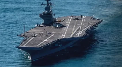 حاملة الطائرات جورج بوش تصل إلى الشرق الأوسط