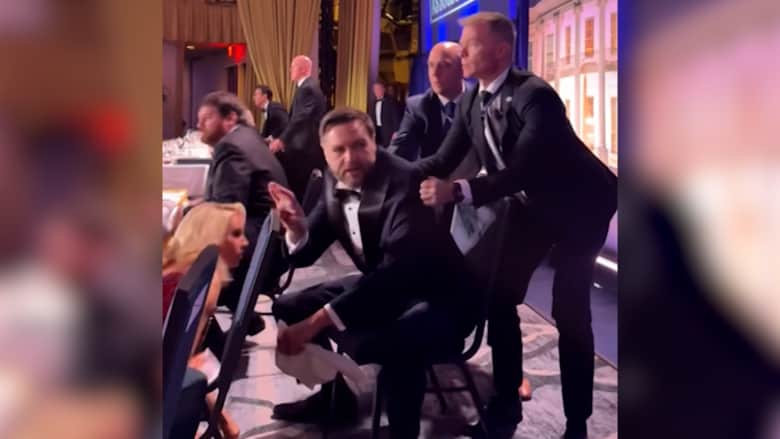 السعودية تستنكر إطلاق النار الذي استهدف حفلاً حضره الرئيس الأمريكي