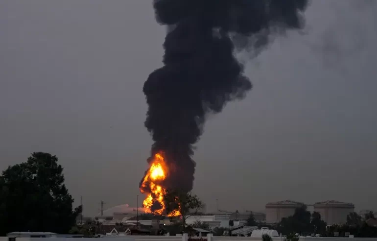 هجمات إيران على منشآت النفط في البحرين والكويت.. نهج عدائي ممنهج تجاه الخليج ومرافقه