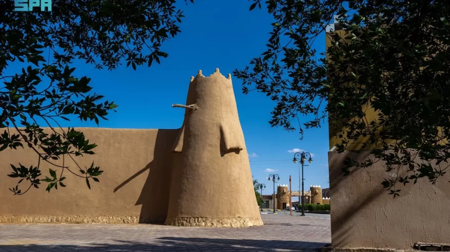 العمارة الطينية.. إرثٌ متجدد يُجسّد عمق التاريخ ويحفظ ذاكرة المكان بالحدود الشمالية