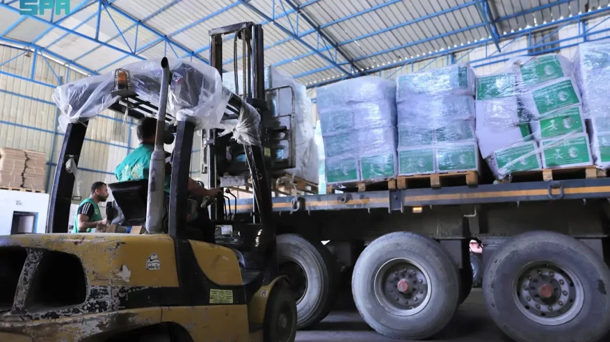 وصول قافلة مساعدات سعودية إلى قطاع غزة