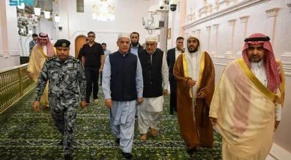 رئيس وزراء باكستان يزور المسجد النبوي