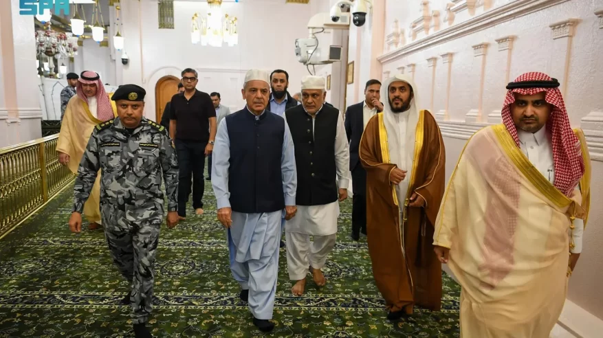 رئيس وزراء باكستان يزور المسجد النبوي