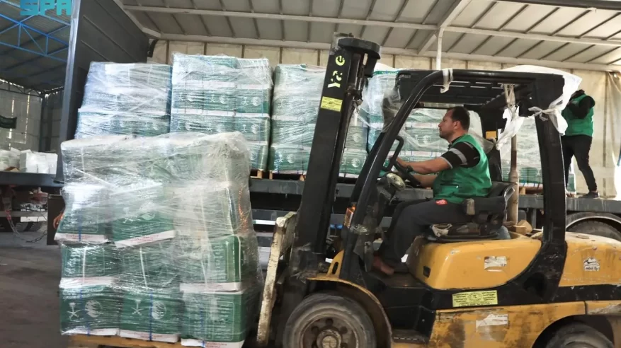 وصول قافلة مساعدات إنسانية جديدة مقدمة من سلمان للإغاثة إلى قطاع غزة