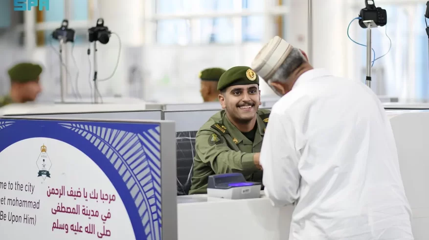 جوازات مطار الأمير محمد بن عبدالعزيز تستقبل أولى رحلات حجاج باكستان
