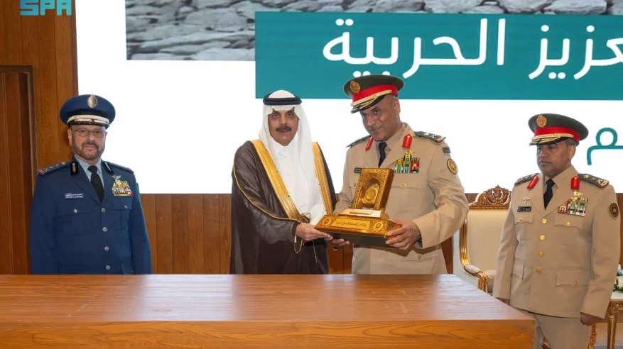 نيابةً عن خالد بن سلمان.. نائب وزير الدفاع يرعى حفل تخريج طلبة كلية الملك عبدالعزيز الحربية