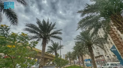 السحب تزين سماء مكة المكرمة في مشهدٍ يخطف الأنظار